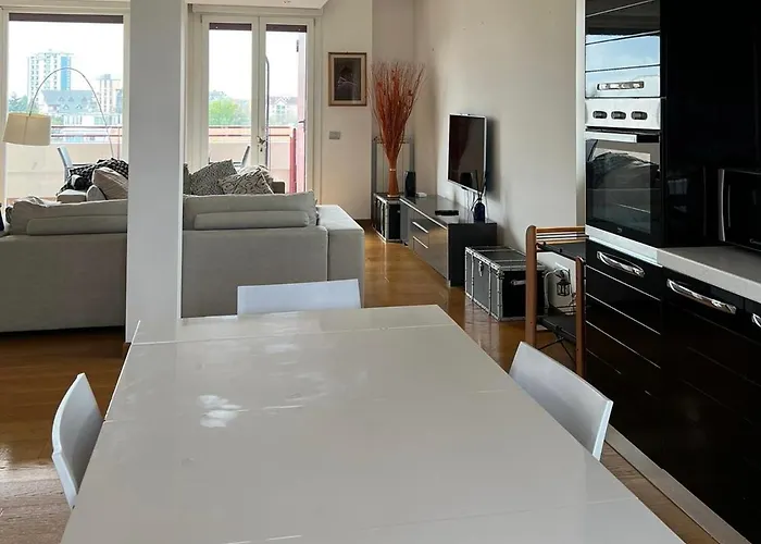Penthouse Suite - Skyline View
