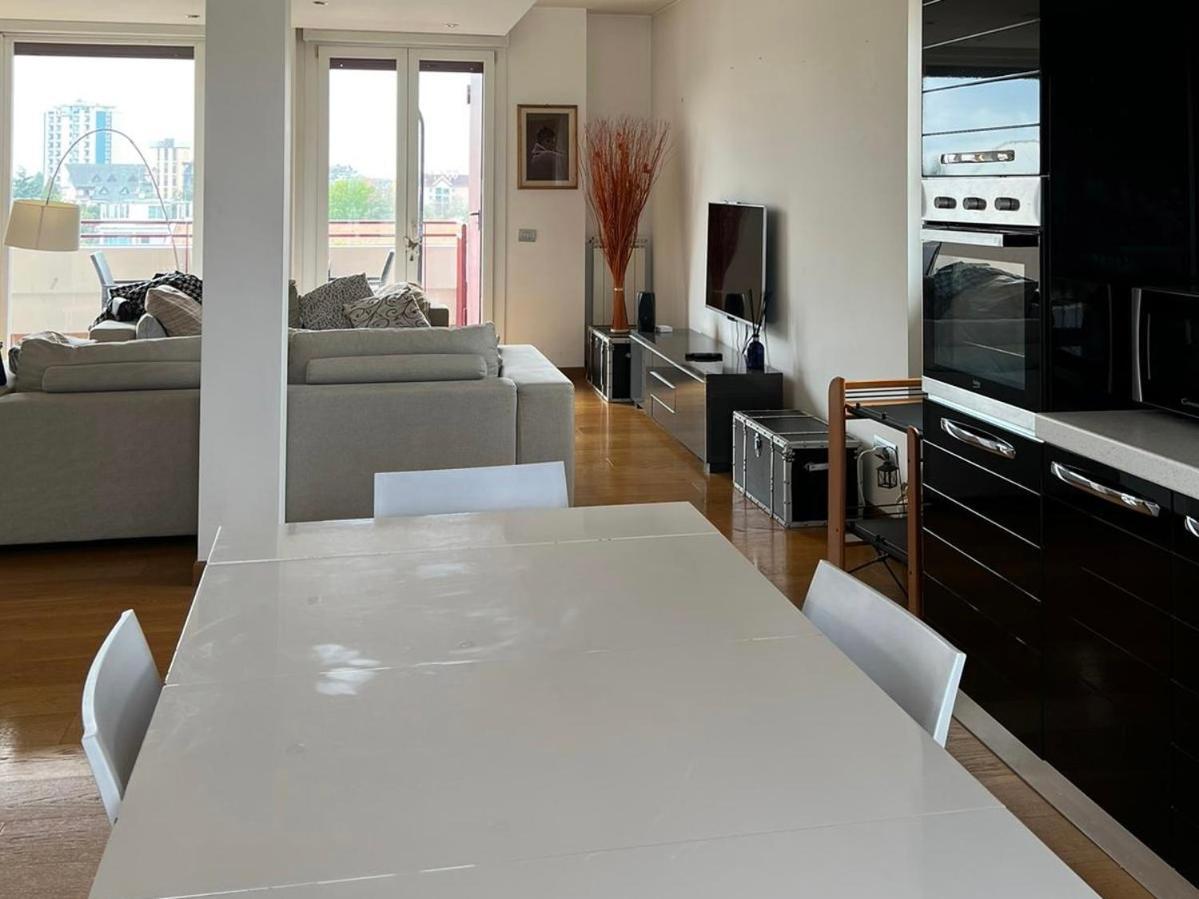 Penthouse - Skyline View Apartment Busto Arsizio