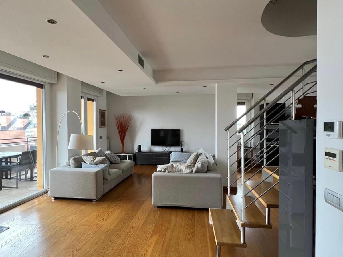 Penthouse - Skyline View Apartment
